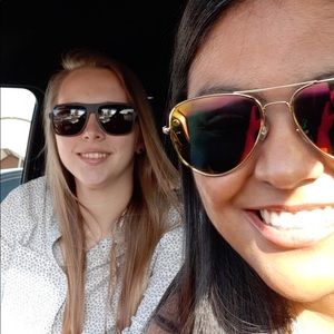 Meet your Posher, Connie